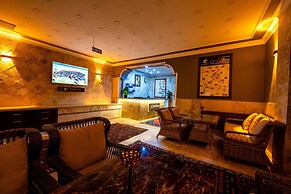 Crazy Horse Hotel