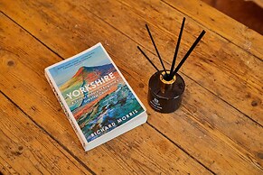 Host Stay Daisy Cottage