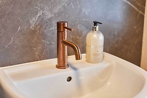 Host Stay Daisy Cottage