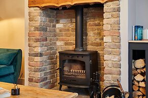 Host Stay Daisy Cottage