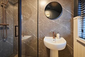 Host Stay Daisy Cottage