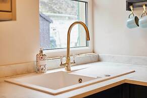 Host Stay Daisy Cottage