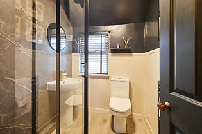 Host Stay Daisy Cottage