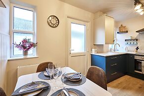 Host Stay Daisy Cottage