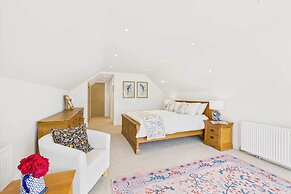 Host Stay Merrow Cottage