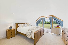 Host Stay Merrow Cottage