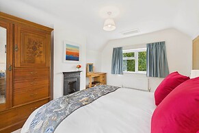Host Stay Merrow Cottage