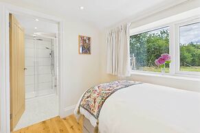 Host Stay Merrow Cottage