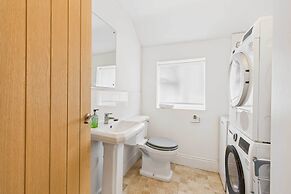 Host Stay Merrow Cottage