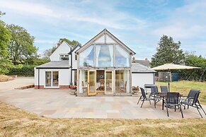 Host Stay Merrow Cottage