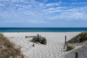 Modern Studio With Rooftop and BBQ Access