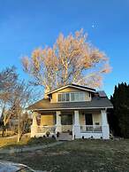 Historic Yakima Home 4BR Office Backyard Oasis