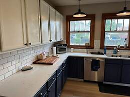 Historic Yakima Home 4BR Office Backyard Oasis
