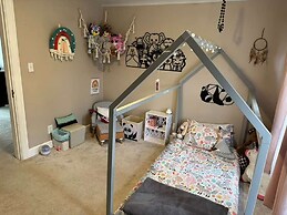 Historic Yakima Home 4BR Office Backyard Oasis