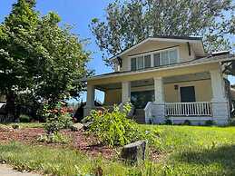 Historic Yakima Home 4BR Office Backyard Oasis