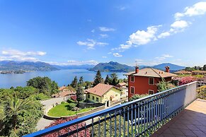 Charming Home With Stunning Lake Views