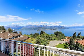 Charming Home With Stunning Lake Views
