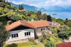 Charming Home With Stunning Lake Views