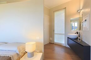 Lakefront Holiday Home