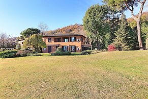 Lakefront Holiday Home