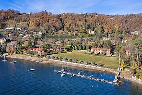 Lakefront Holiday Home