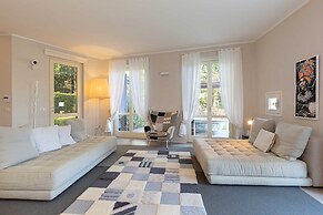 Lakefront Holiday Home