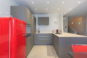 Lakefront Holiday Home