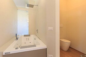 Lakefront Holiday Home