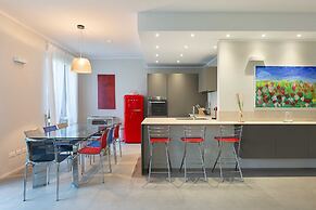 Lakefront Holiday Home