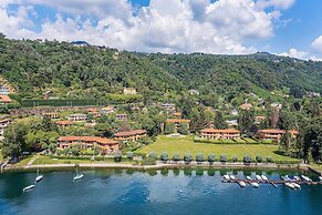 Lakefront Holiday Home