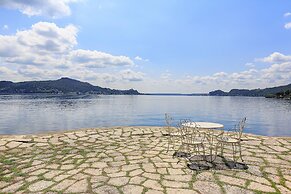 Lakefront Holiday Home