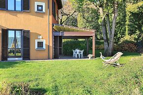 Lakefront Holiday Home