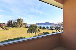 Lakefront Holiday Home