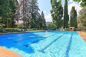 Lakefront Holiday Home