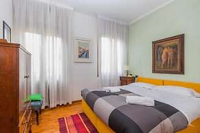 GuestHost -Sunny Dorsoduro Apartment