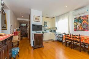 GuestHost -Sunny Dorsoduro Apartment
