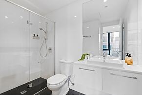 Central Entertainer With Panoramic City Views