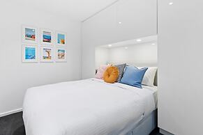Central Entertainer With Panoramic City Views