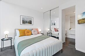 Central Entertainer With Panoramic City Views