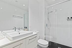 Central Entertainer With Panoramic City Views