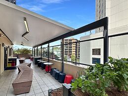Brisbane Apt Near Dining, Shops and River Walks
