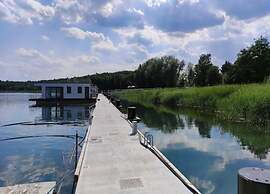 Hausboot am Grabendorfer