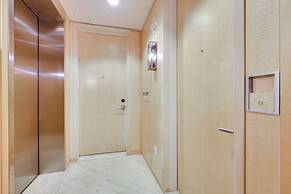 Luxe Beachfront Unit w/ Pool Access in Bal Harbour