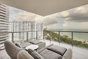 Luxe Beachfront Unit w/ Pool Access in Bal Harbour