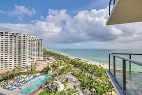 Luxe Beachfront Unit w/ Pool Access in Bal Harbour