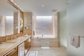 Luxe Beachfront Unit w/ Pool Access in Bal Harbour