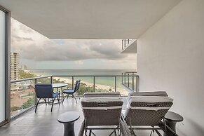 Luxe Beachfront Unit w/ Pool Access in Bal Harbour