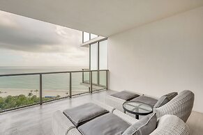 Luxe Beachfront Unit w/ Pool Access in Bal Harbour