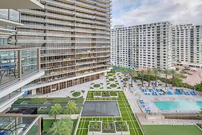 Luxe Beachfront Unit w/ Pool Access in Bal Harbour