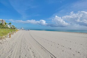 Luxe Beachfront Unit w/ Pool Access in Bal Harbour